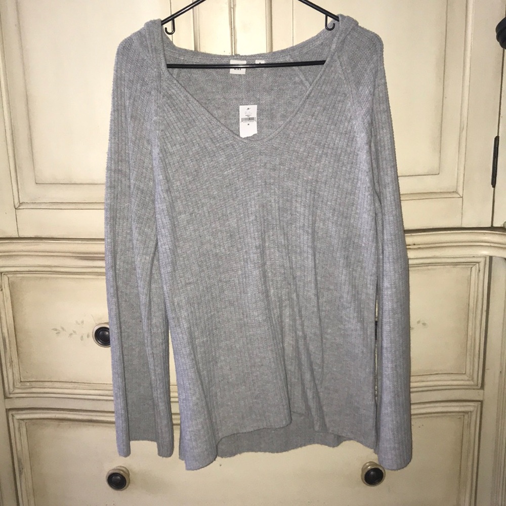 Hooded gray gap sweater